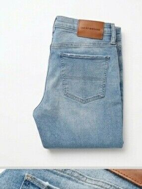 Lucky Brand Women's Light Wash Slim Straight Jeans